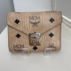 ✨ MCM Patricia Visetos Tri-Fold Small Wallet – Stylish & Compact! ✨